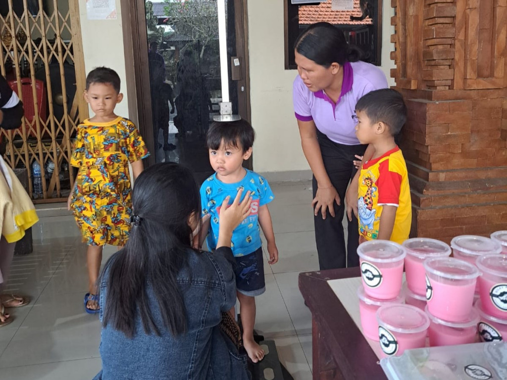Langkah Nyata Mewujudkan Anak Sehat Bebas Stunting Melalui Posyandu Balita di Banjar Cepaka Dalung